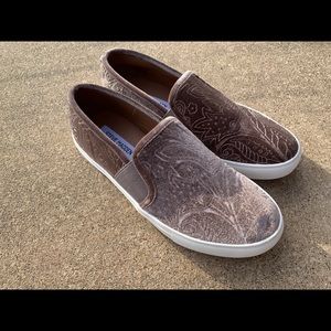 Steve Madden slip ons
